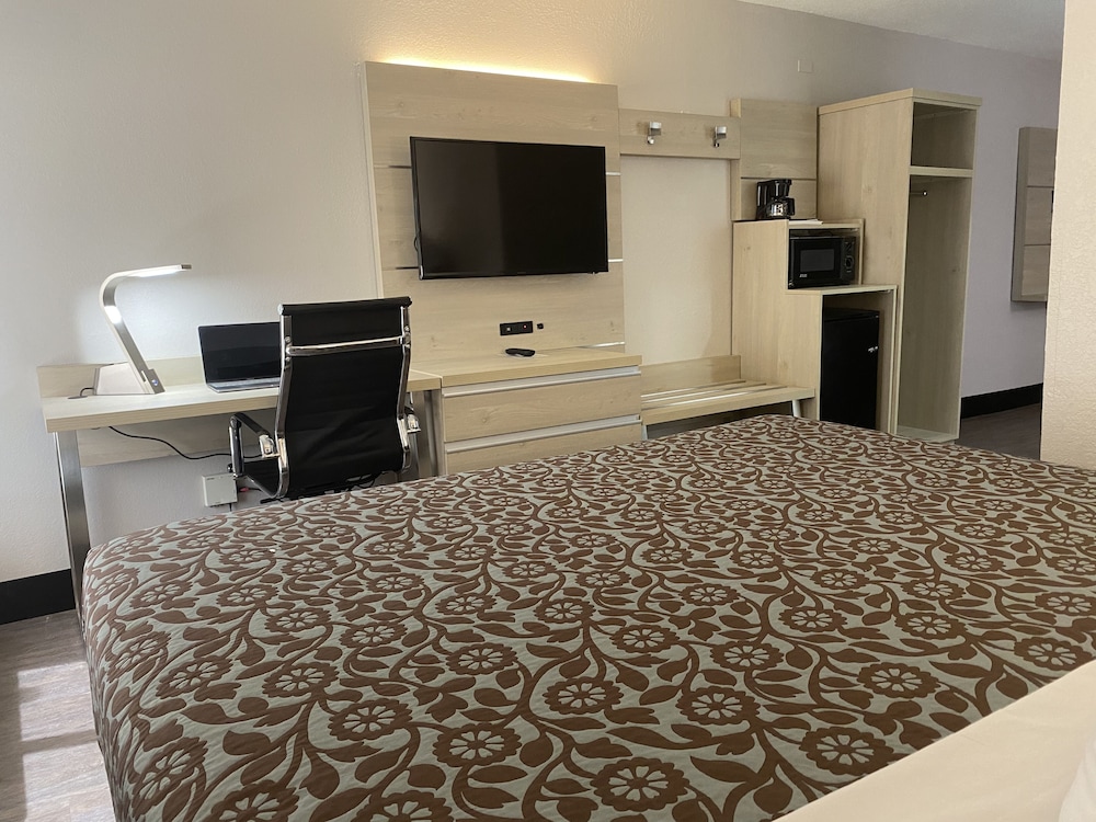 Days Inn & Suites by Wyndham Peachtree Corners/Norcross 7/22