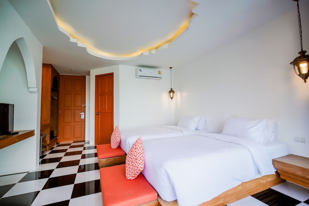DELUXE, TWIN BEDS
