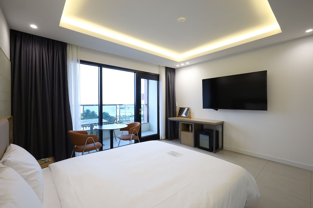 OCEAN, DELUXE, DOUBLE BED