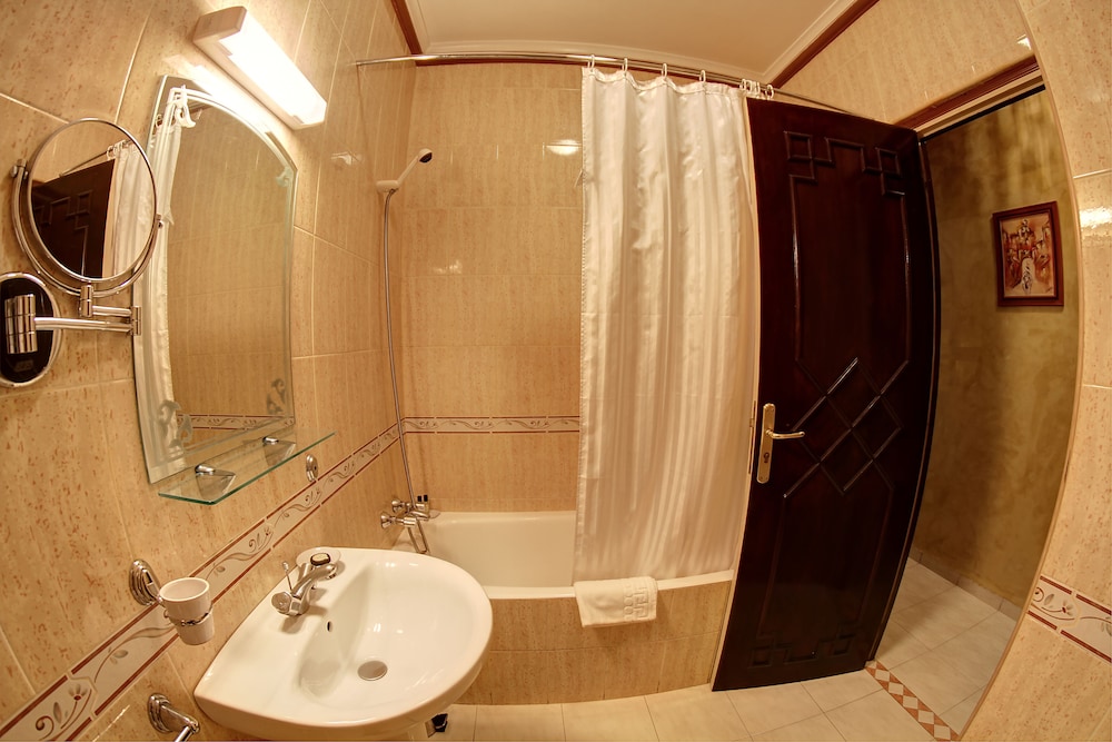 Amani Hotel Suites & Spa 85/85