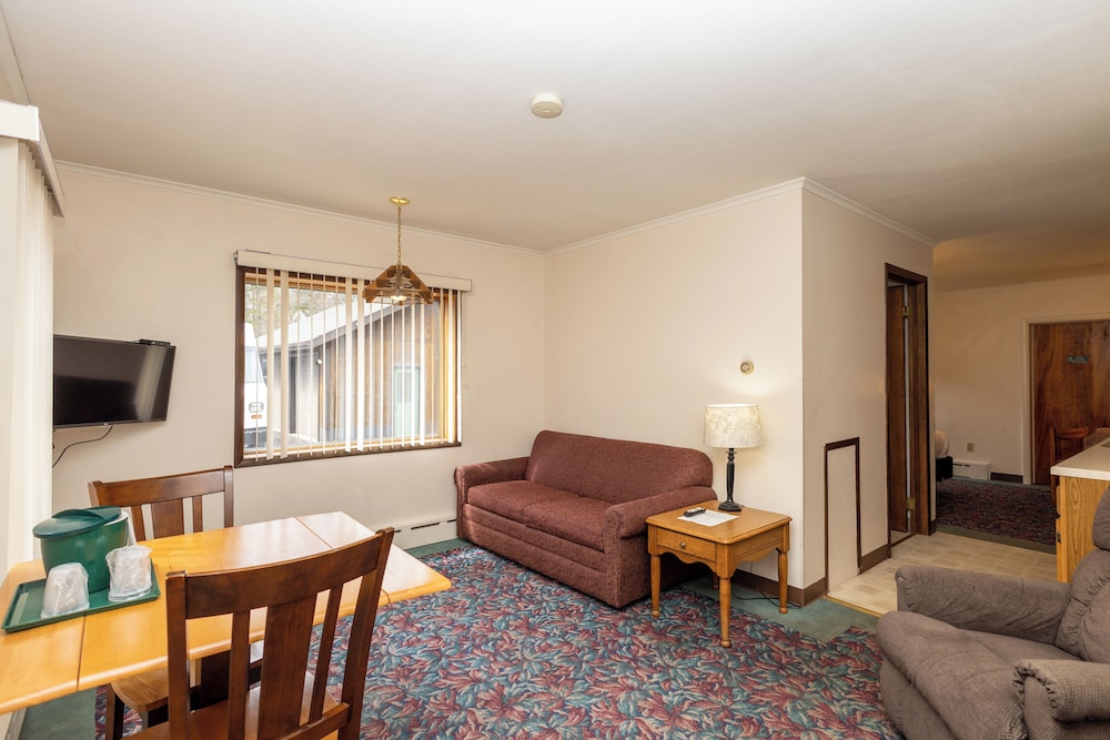 Cedar Motor Inn 45/56