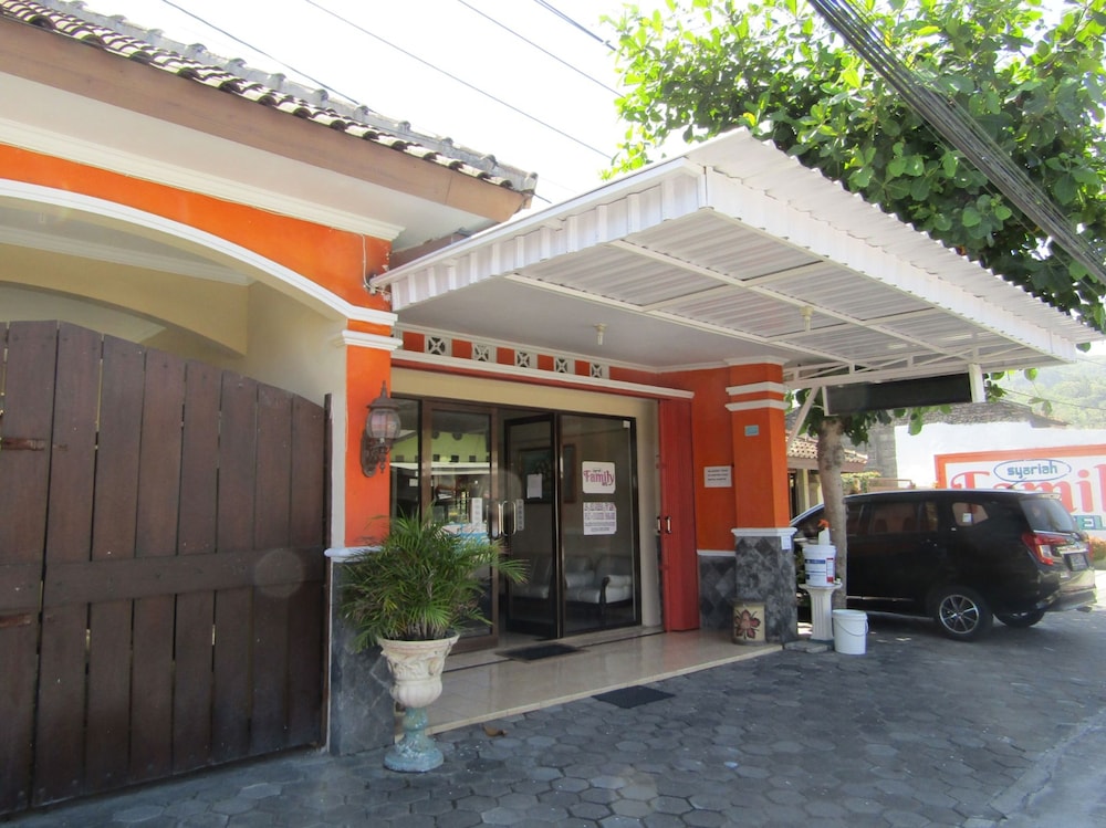 Hotel Family Syariah 1 by ZUZU 24/26
