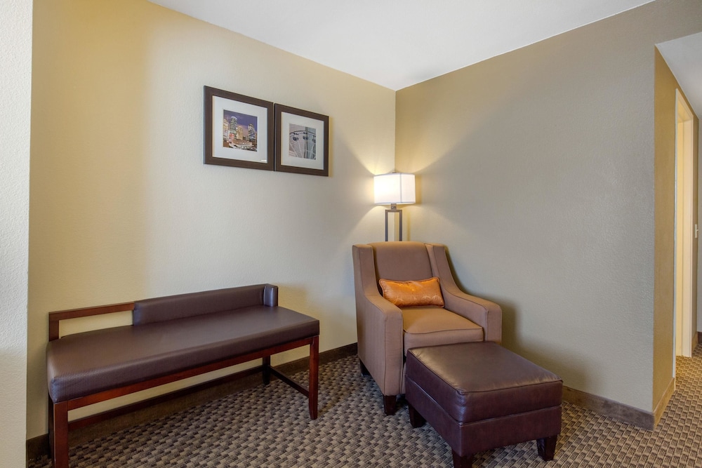 Comfort Inn & Suites SW Houston Sugarland 39/55