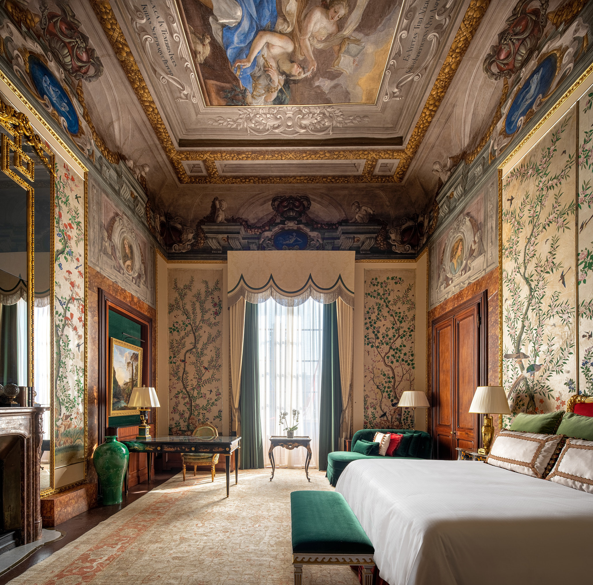 GALLERY, SUITE, KING BED