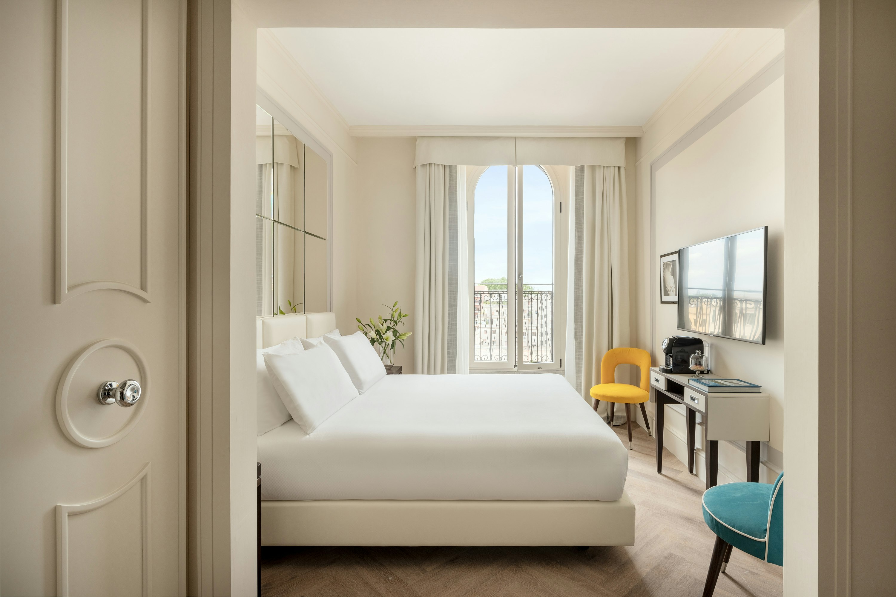 DELUXE, DOUBLE BED