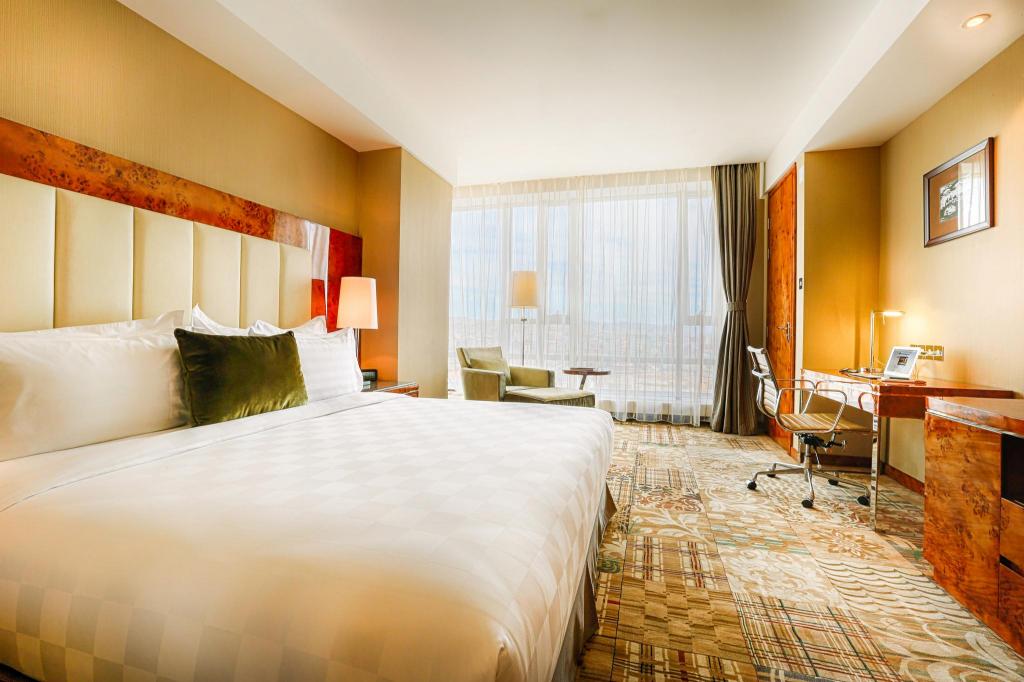 Ambassador, Suite, King Bed, Executive Level