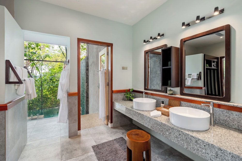Ambong Pool Villas 49/50