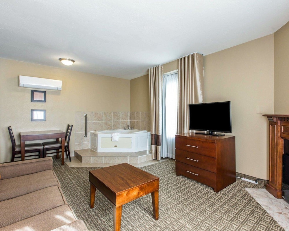 Comfort Inn & Suites Ventura Beach 14/17