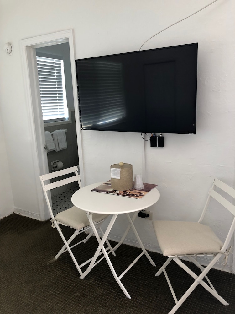 Beach Place Hotel 32/39