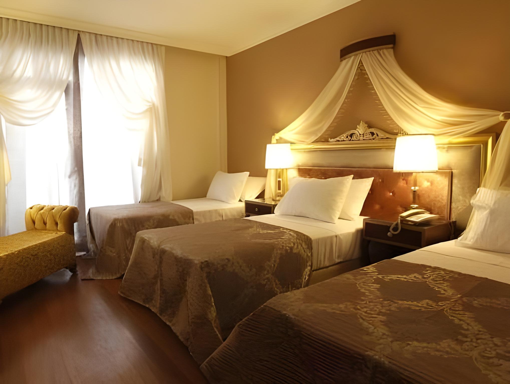 Room, 1 Double and 4 Single Beds, 3 Beds