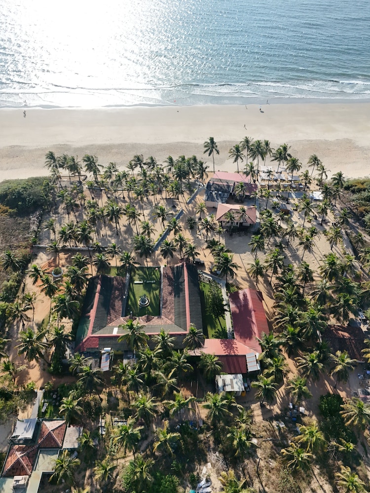 C'roque Beach Resort 43/50