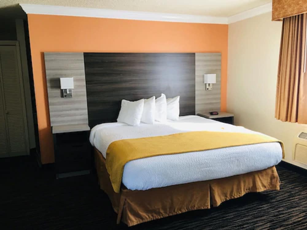 Arbor Inn Monterey 21/33