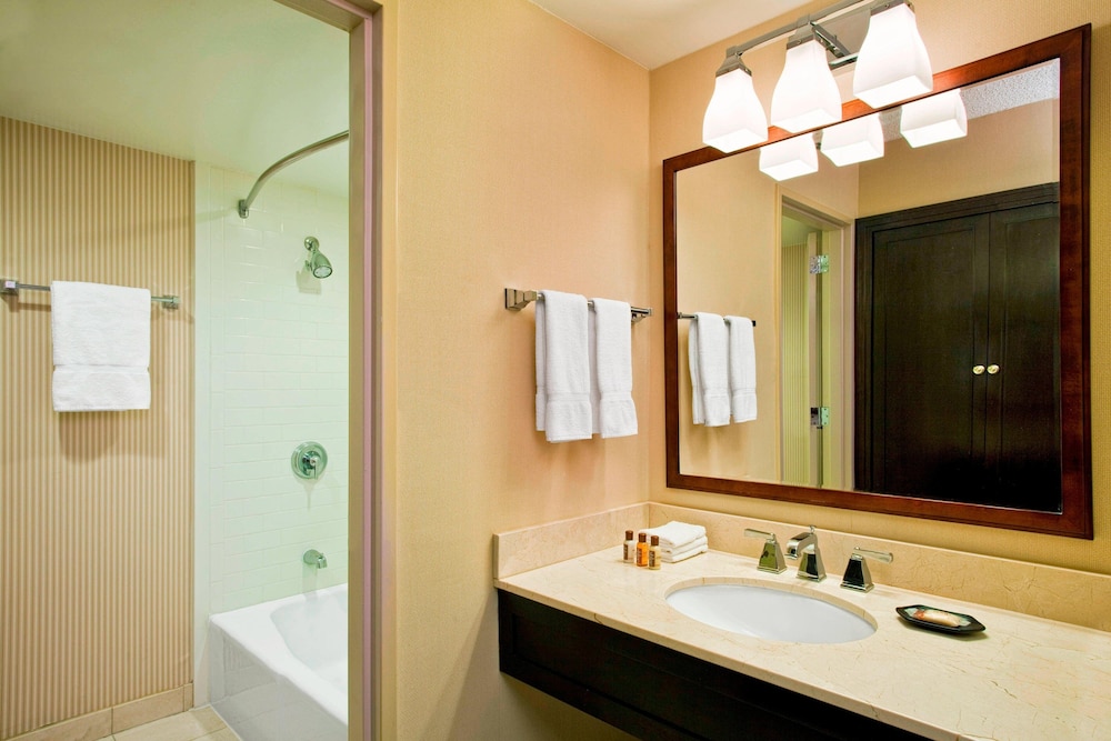 Renaissance Austin Downtown Hotel 49/50