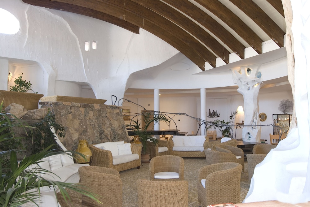 Hotel Resort And Spa Baia Caddinas 30/50
