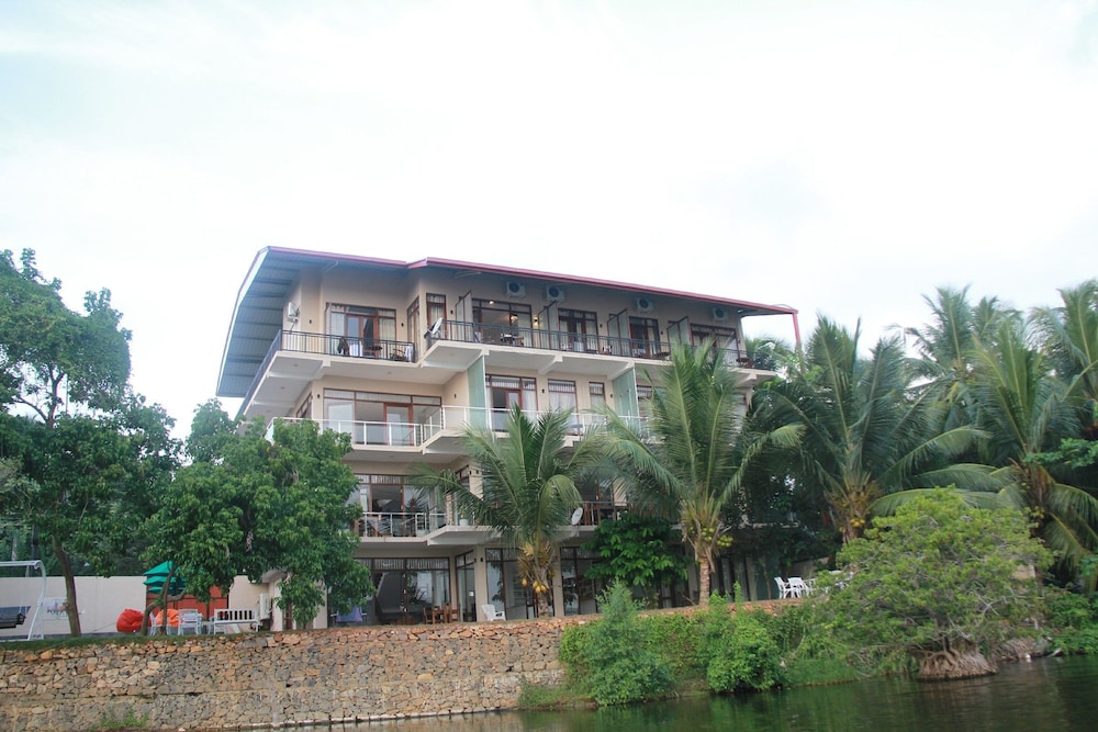 Sanu Lagoon Resort & Spa 5/37