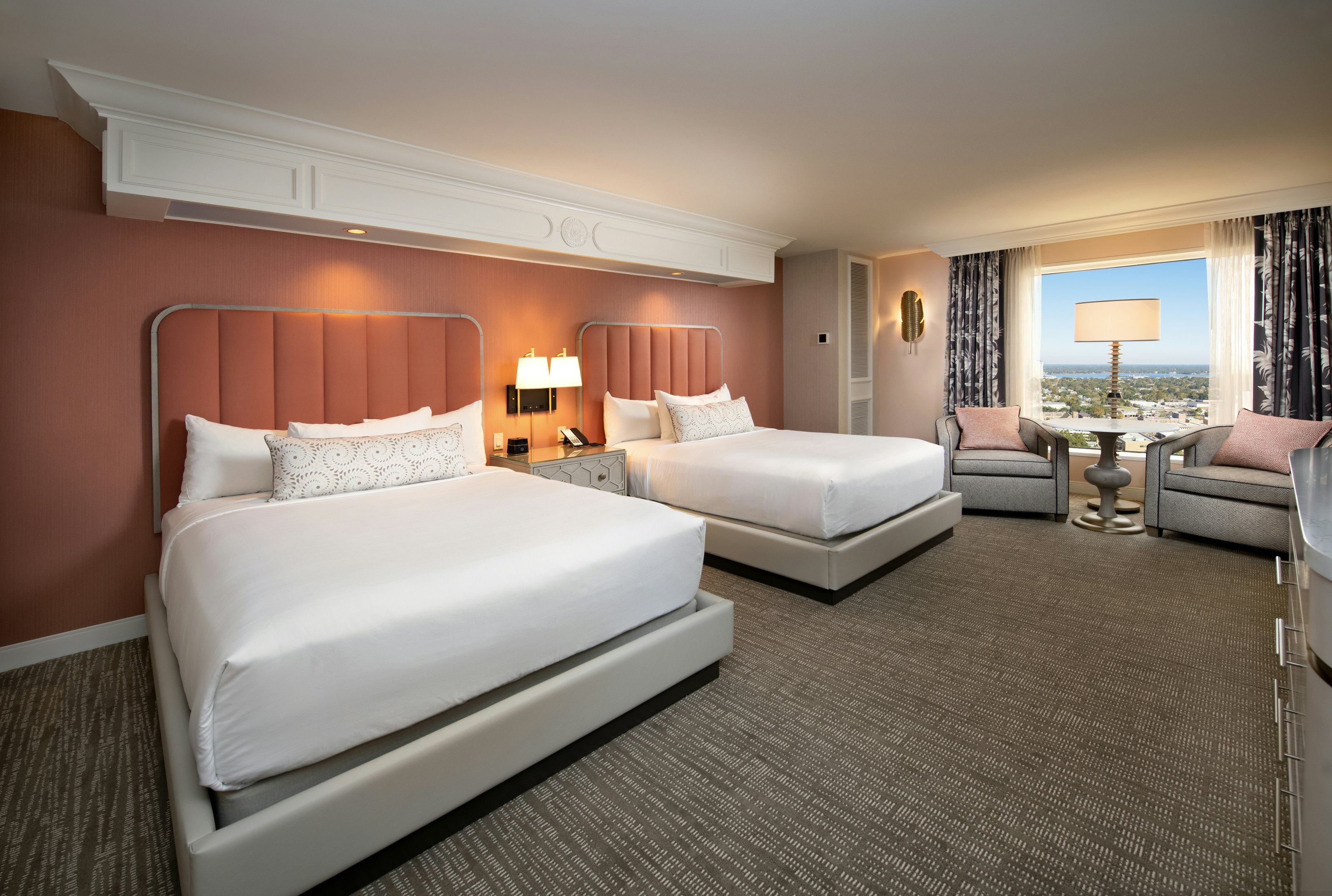 DELUXE, QUEEN BED