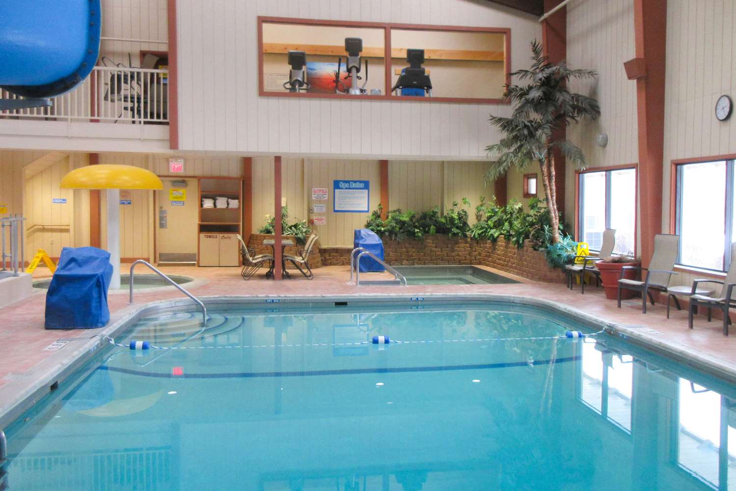 Quality Inn & Suites Detroit Lakes, MN 13/17
