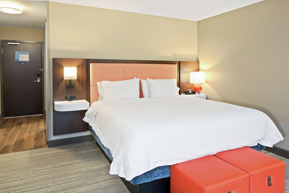 ROOM, KING BED