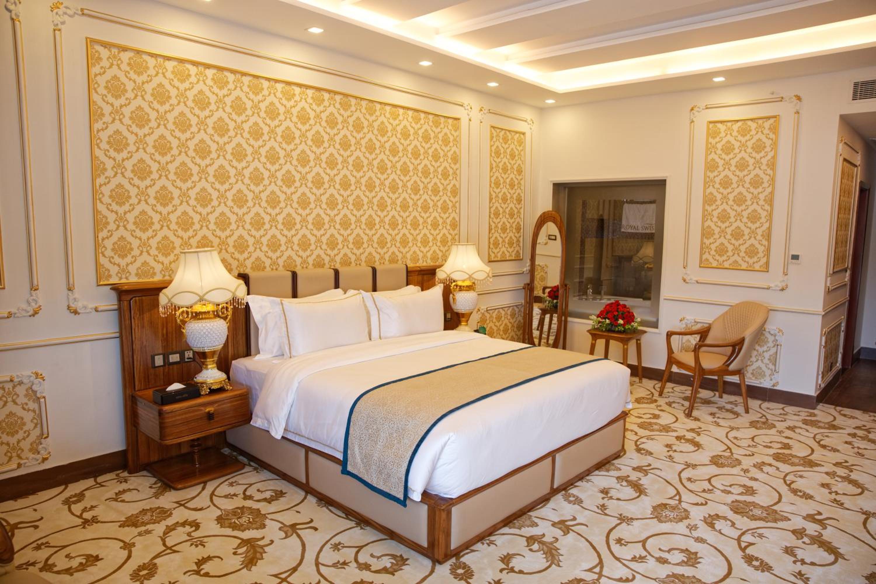 جناح رئاسي، Royal Swiss Lahore 2/4