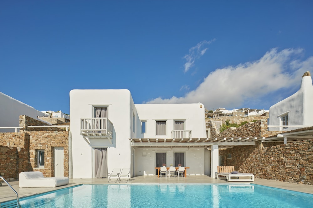 AMMOS VILLAS IN HOULAKIA 30/37