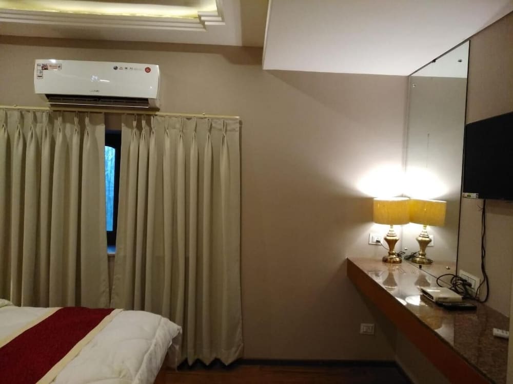 Kuchaman Haveli 50/50