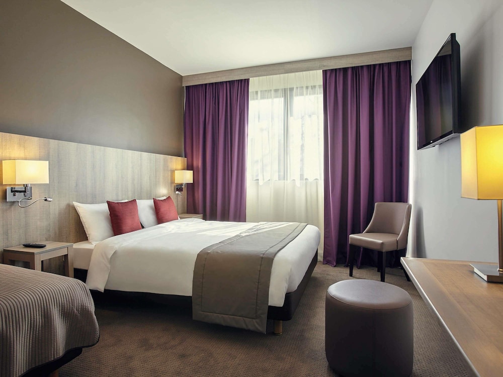 Mercure Versailles Paris Ouest 31/76
