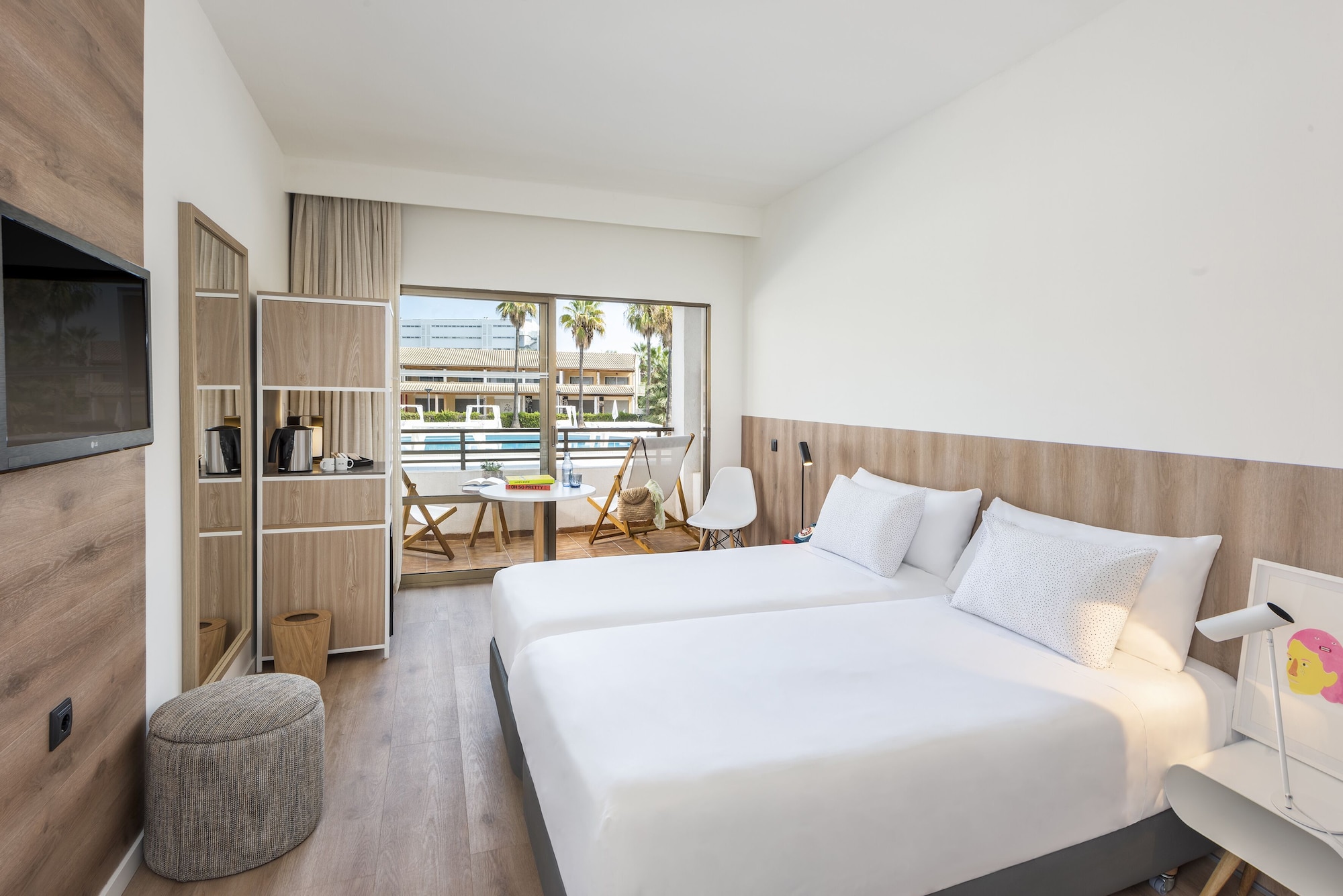 Innside, Twin Beds, Pool View