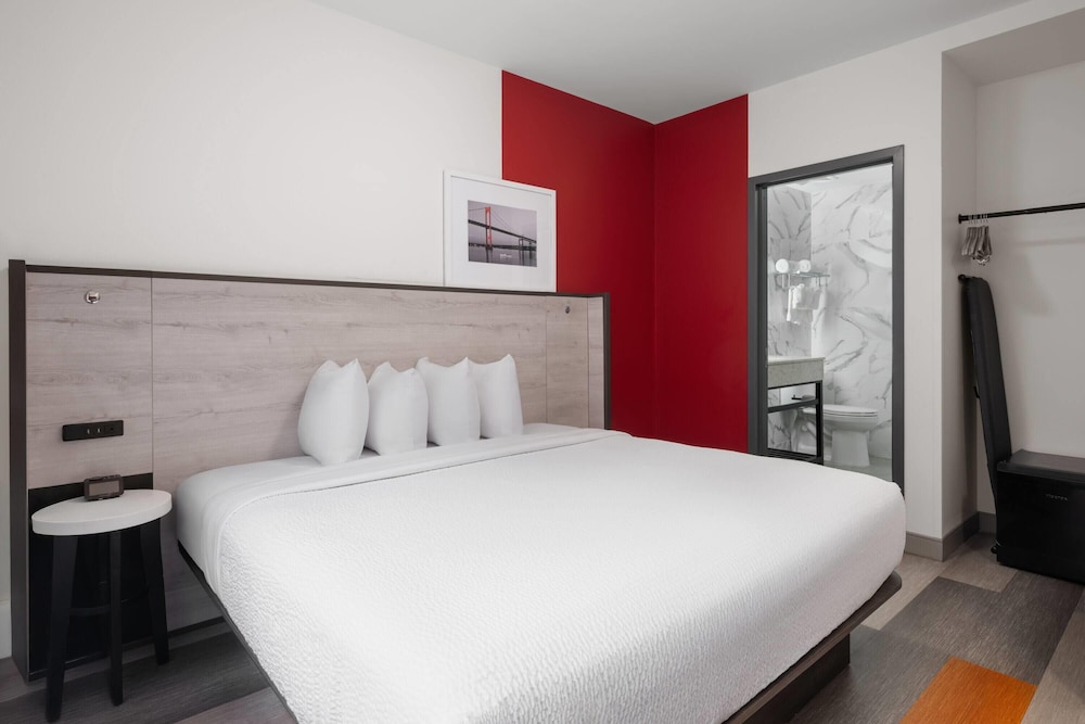 Ramada by Wyndham Brooklyn Near Flatbush 14/26