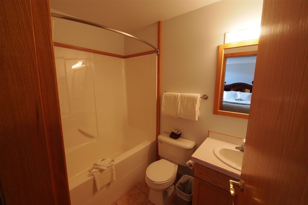 Executive House Suites Hotel & Conference Centre 3/25