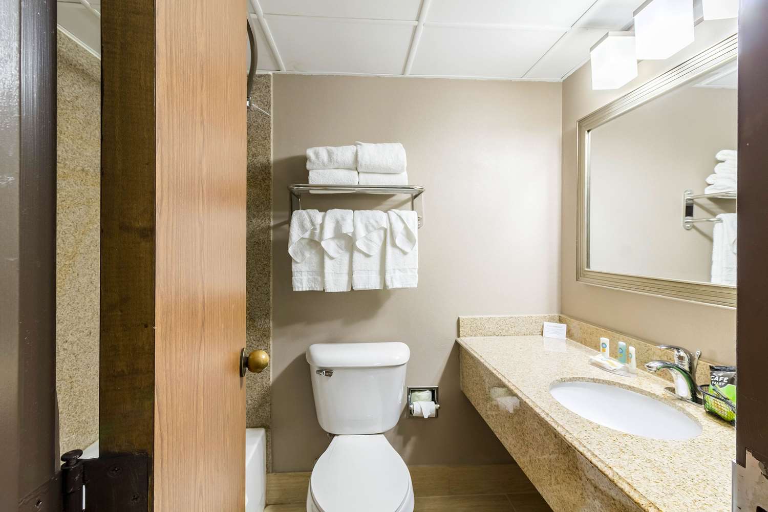 Quality Inn & Suites Arden Hills - Saint Paul North 35/37