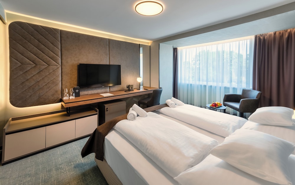 غرفة بانورامية بسرير كوين، Hunguest Hotel Bal Resort 2/3
