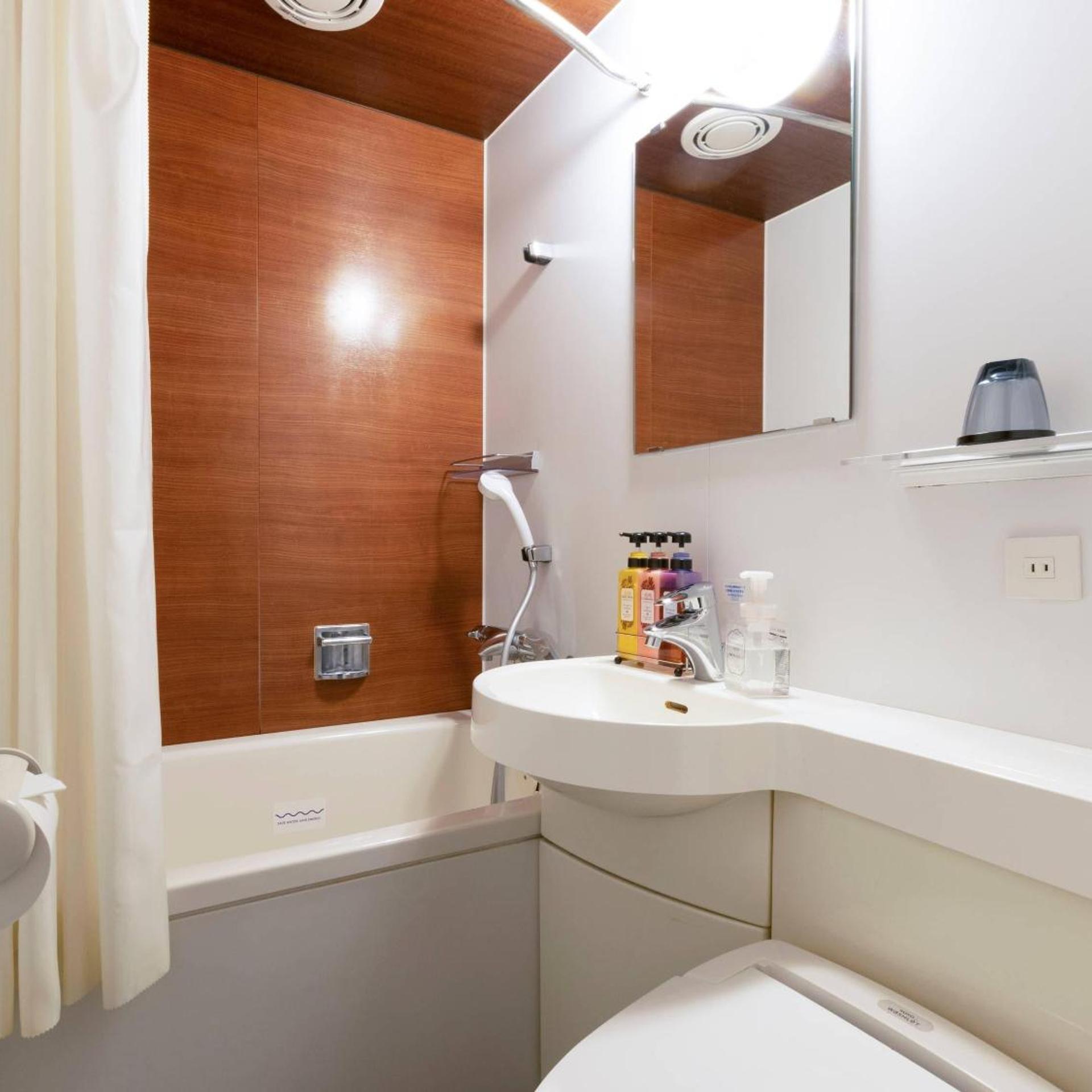 Room, Single, Comfort Inn Tokyo Roppongi 8/17