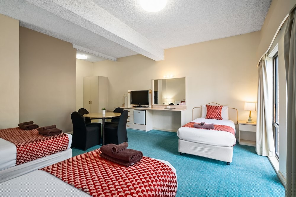 Garden City Motor Inn 24/53