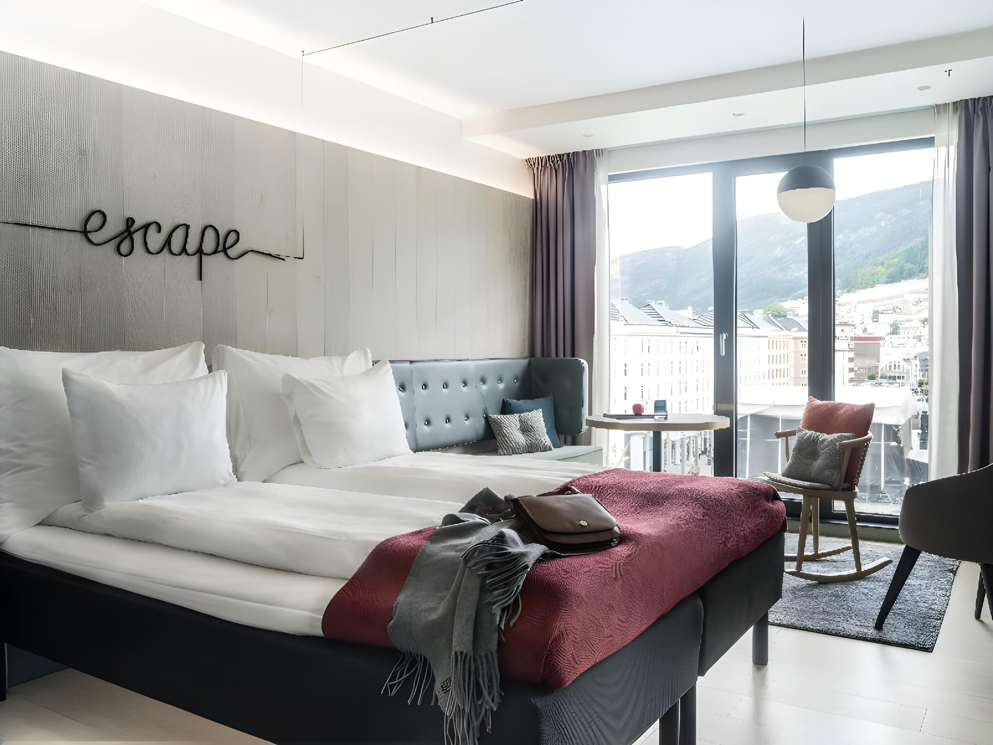 Grand, King Bed, with View, Sofa