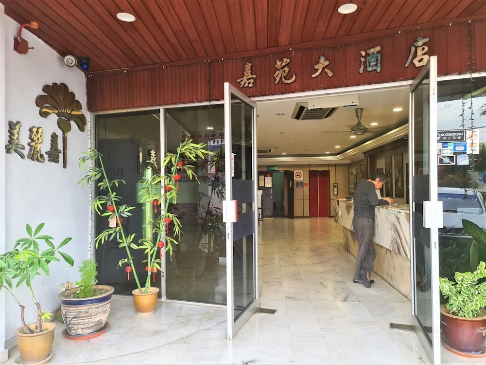 Anika Inn 7/44