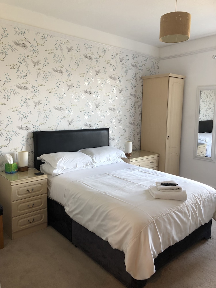 Headlands Guest House 7/25
