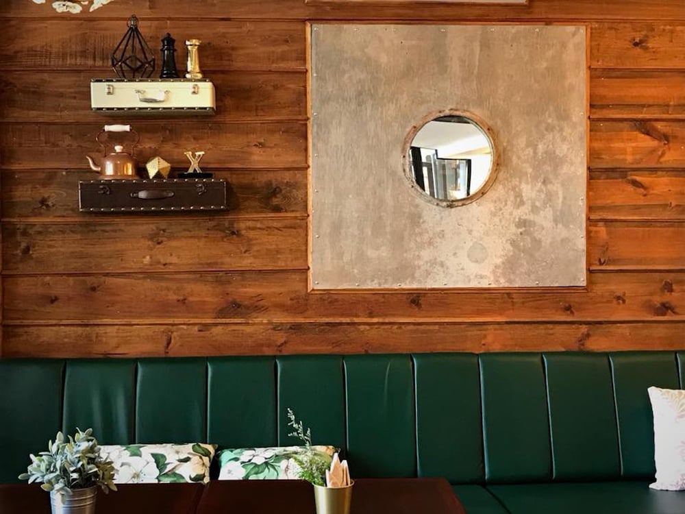 Bloom Boutique Hotel And Cafe 5/34