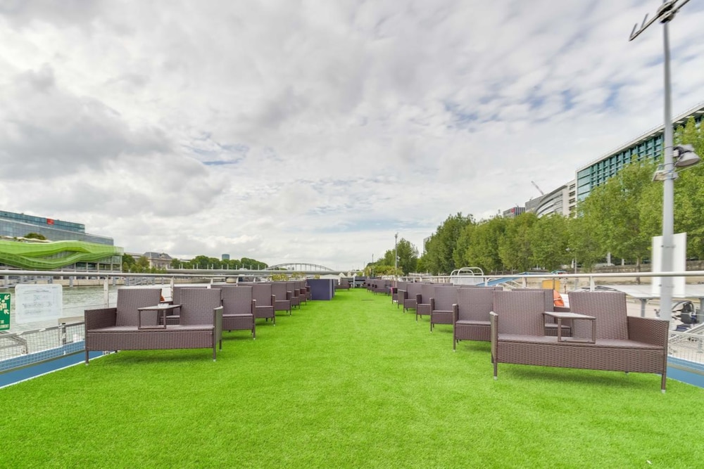 Vip Paris Yacht Hotel 40/50
