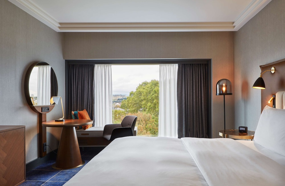 Hilton Frankfurt City Centre 25/88