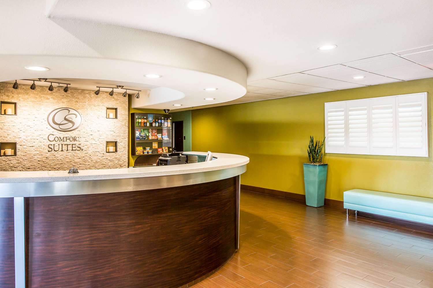 Comfort Suites Fresno River Park 6/37