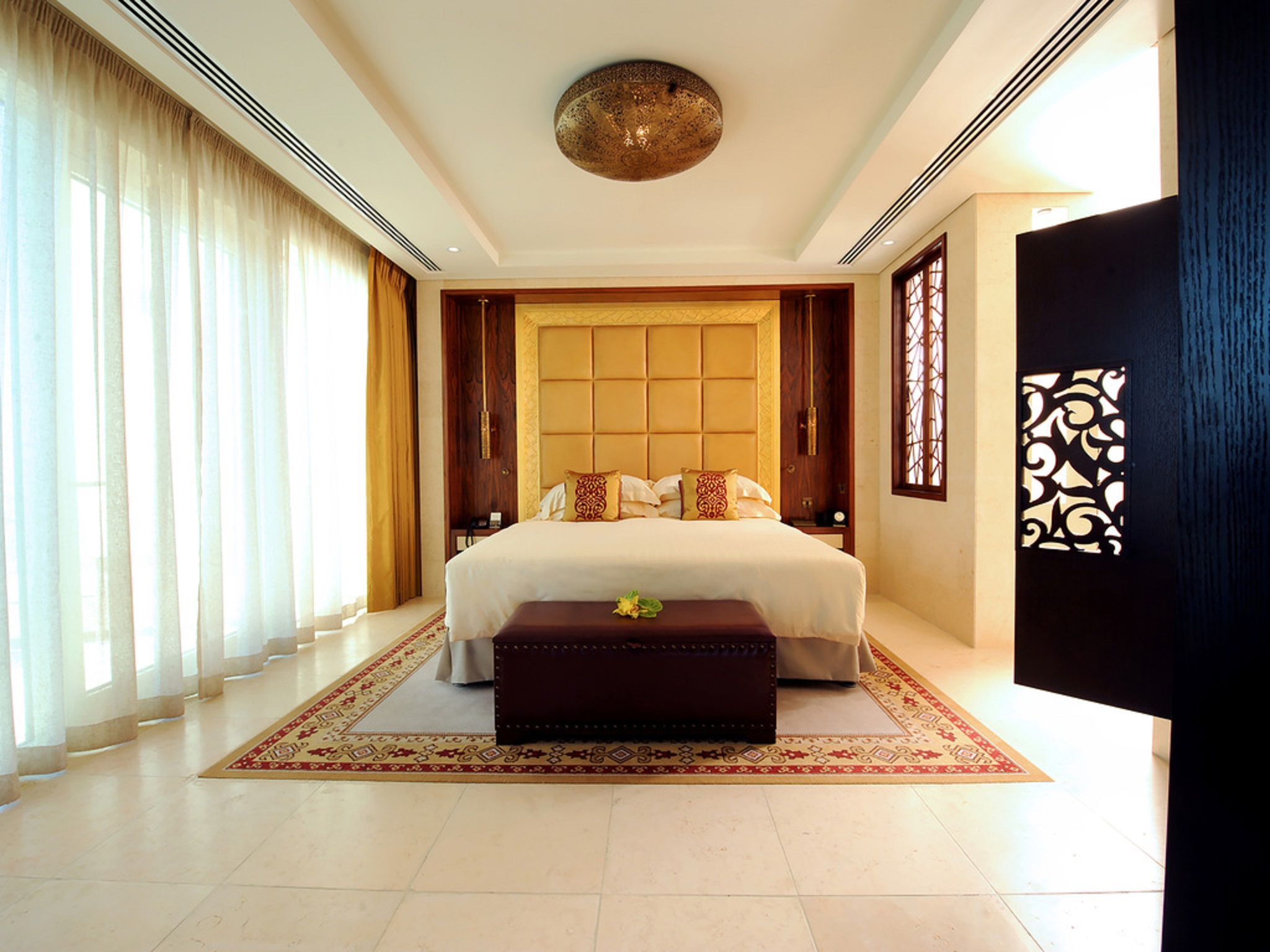Diplomat, Suite