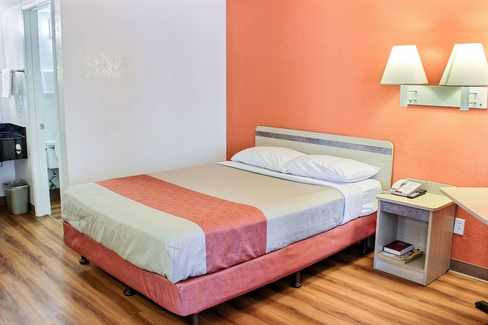 Motel6 Coalinga, CA - East 23/45