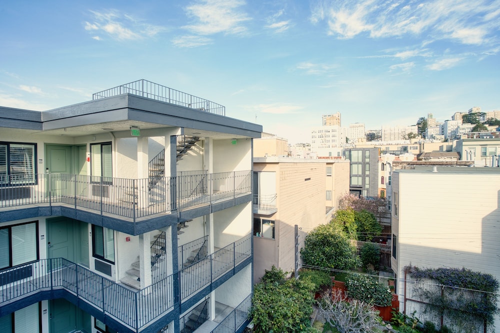 La Casa Inn 2/50