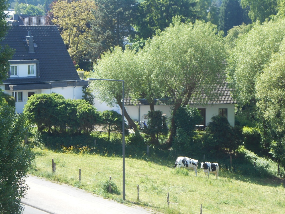 Buschhausen Hotel 30/33