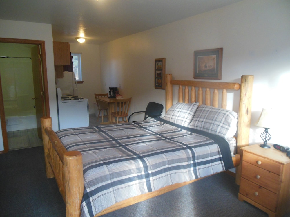 Clark Fork Lodge 9/43