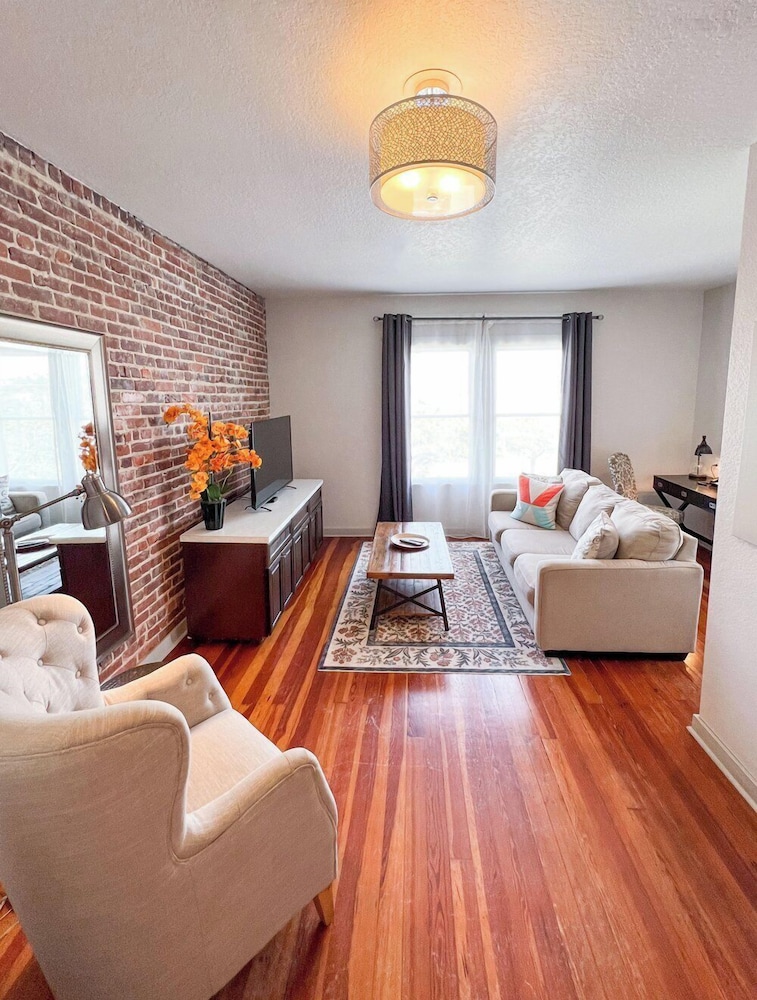 Artisan Downtown 75/80