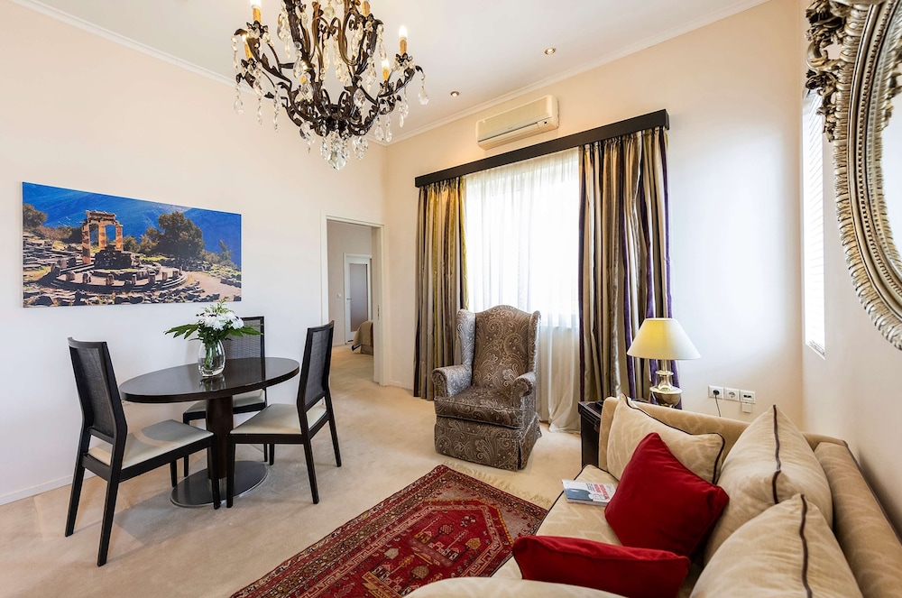 Best Western Plus Embassy Hotel 39/48