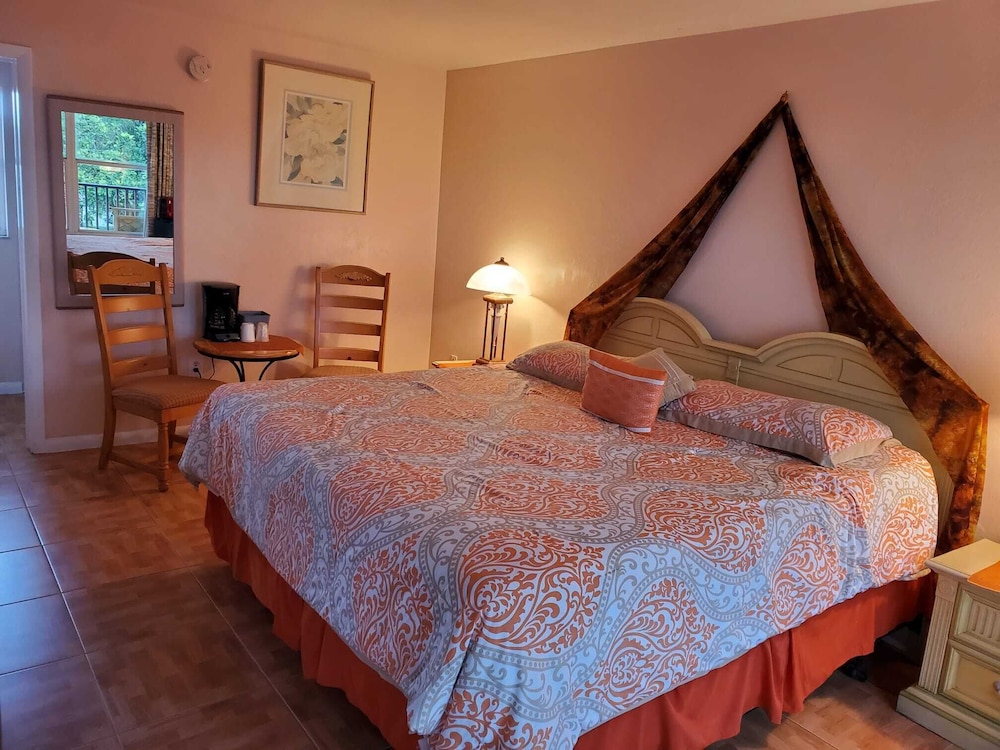 SUPERIOR, KING BED