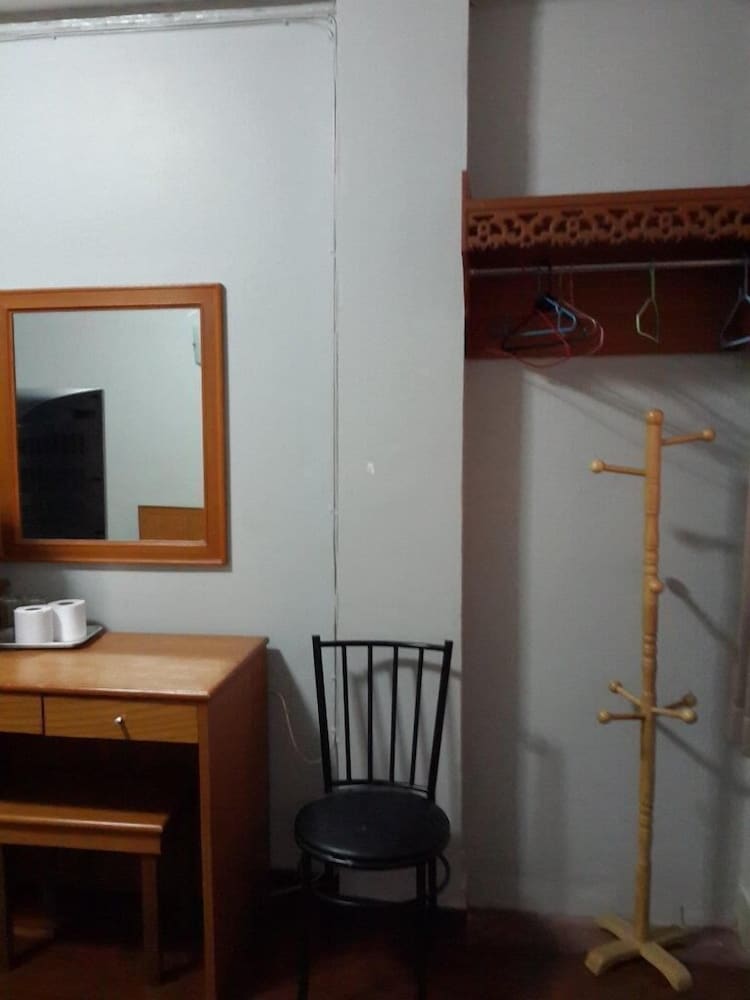 White Orchid Inn 23/24