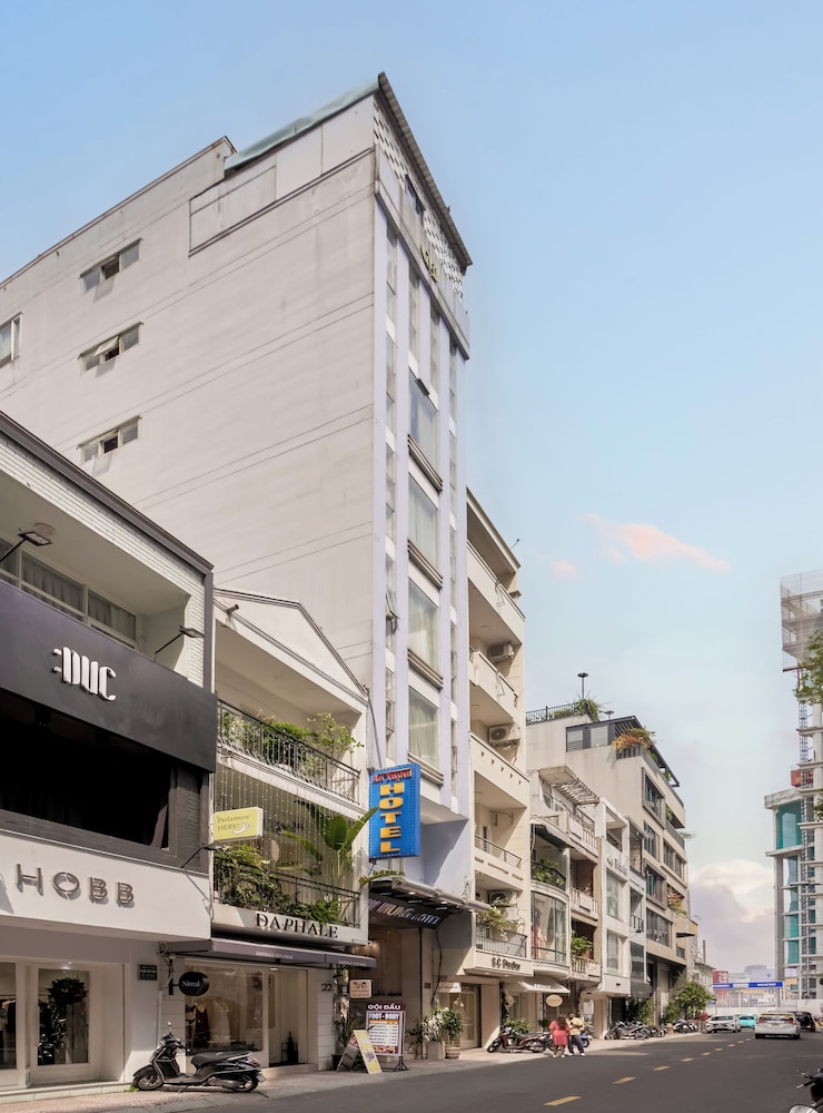Quy Hung Hotel 5/75